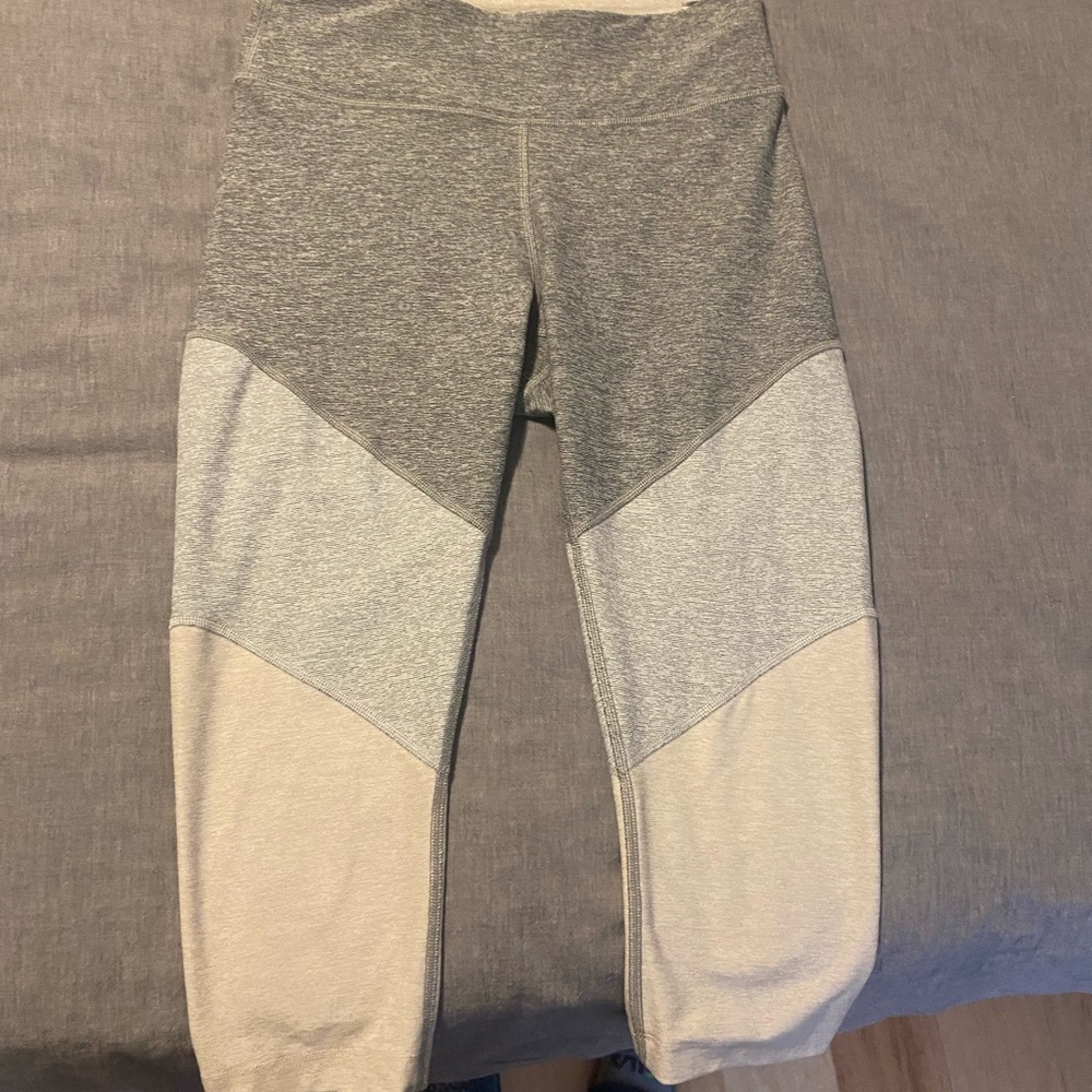 Barely worn outdoor voices color block Capri/crop legging